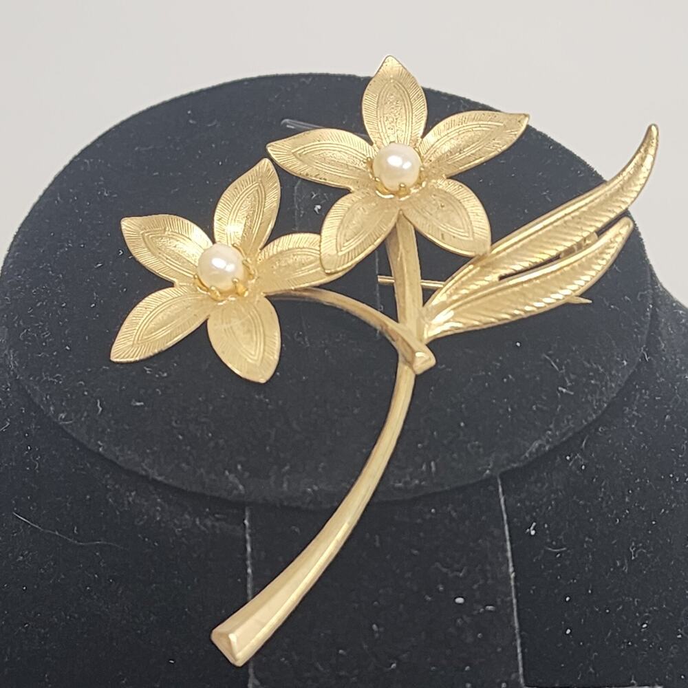 Gold Tone Flower Brooch 2 Faux Pearls 2.5" x 2" Vintage Floral Trio Lapel Pin